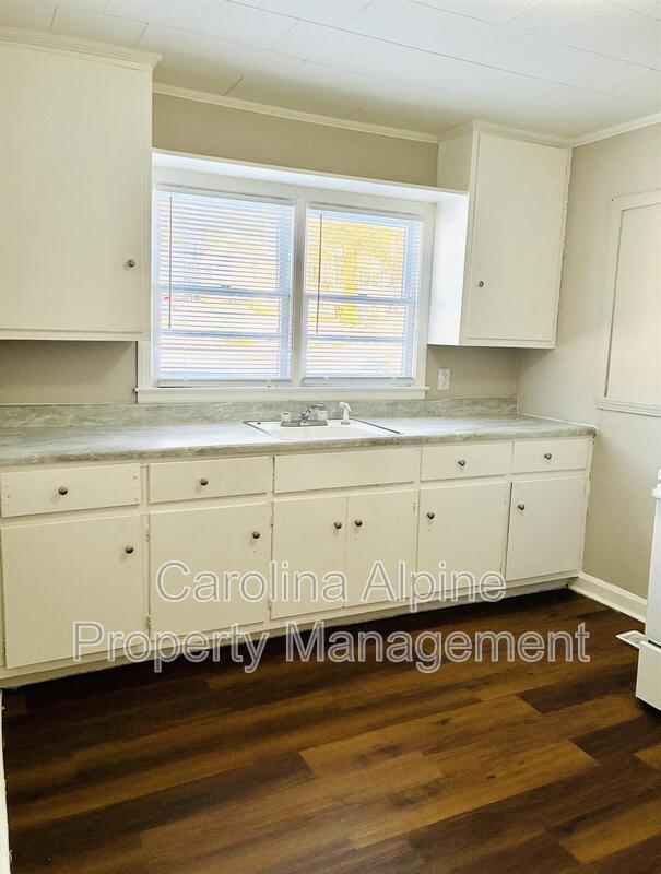 Building Photo - 309 E Gibbs St