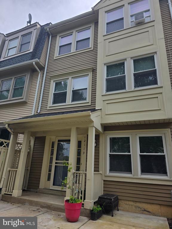 Building Photo - 12119 Salemtown Dr