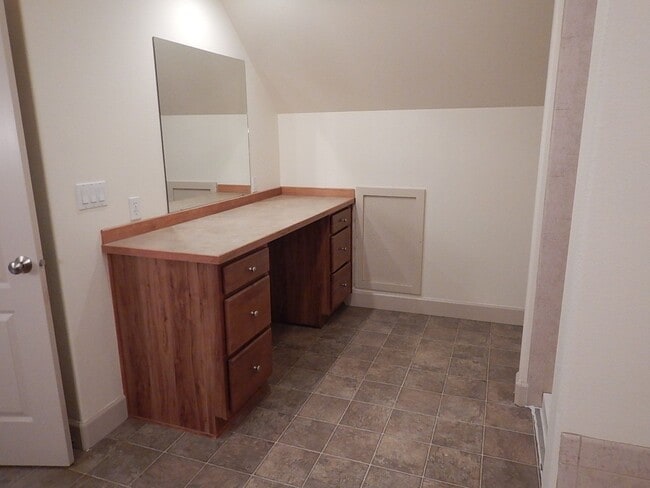 Building Photo - 2 Story, 3 Bedroom, 3 Bathroom House in He...