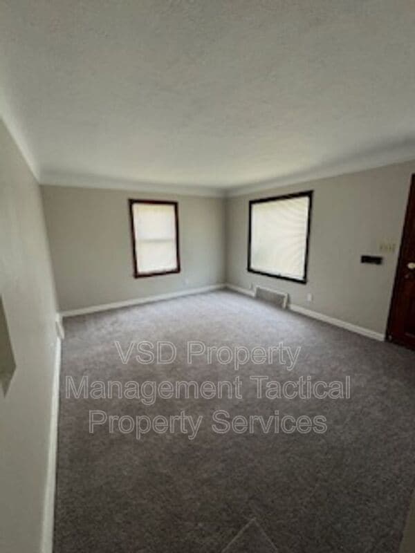 Building Photo - 906 E 232nd St