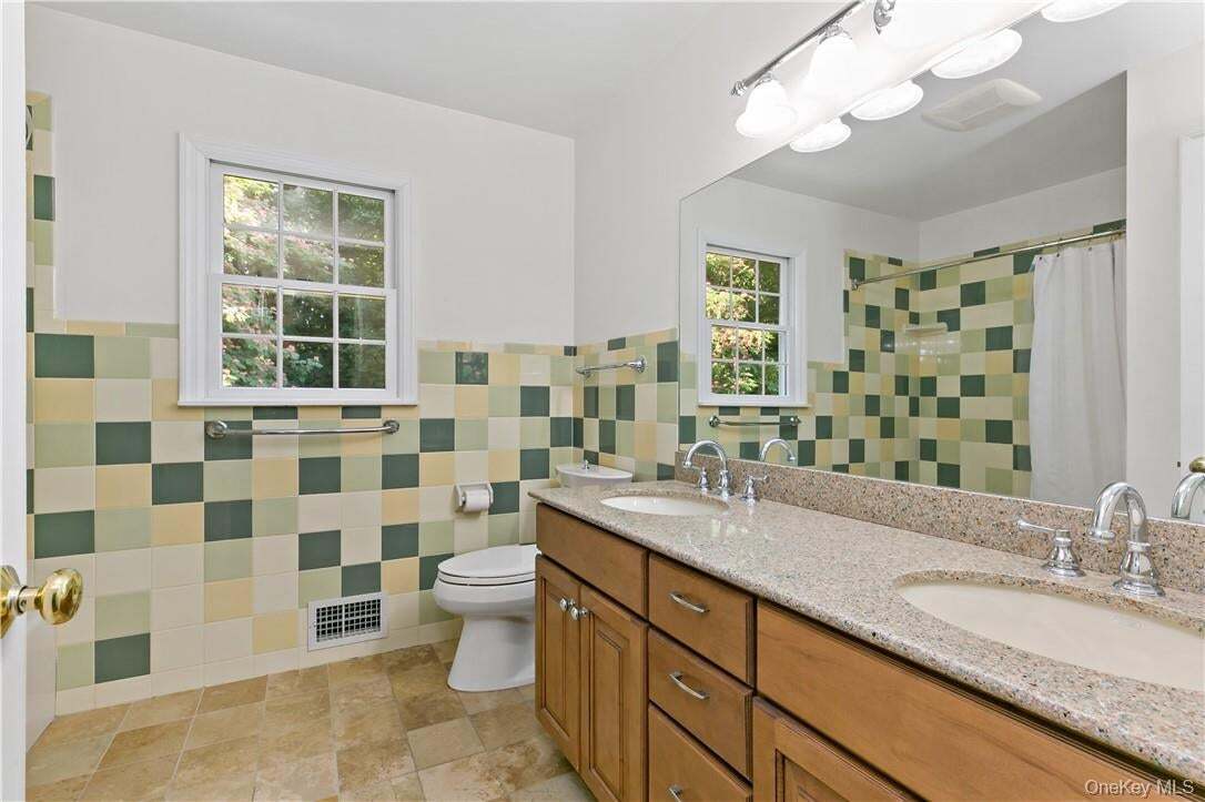 Building Photo - 46 Hemlock Dr