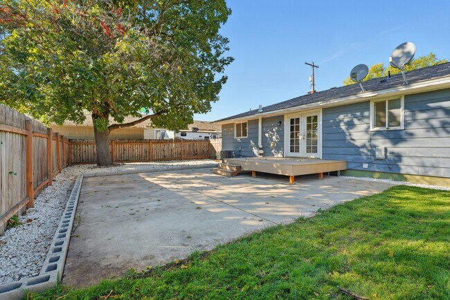 Building Photo - 9614 E Valleyway Ave