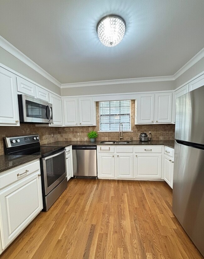 Building Photo - 1220 Tahiti Cir