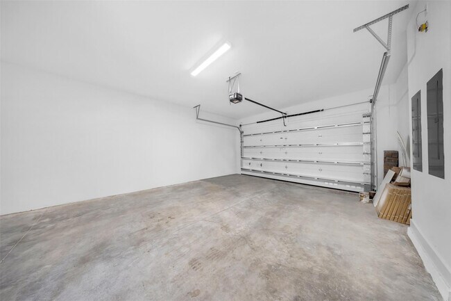 Building Photo - 8551 Swinley Frst Wy