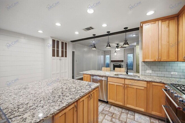 Building Photo - 1510 Raleigh Dr