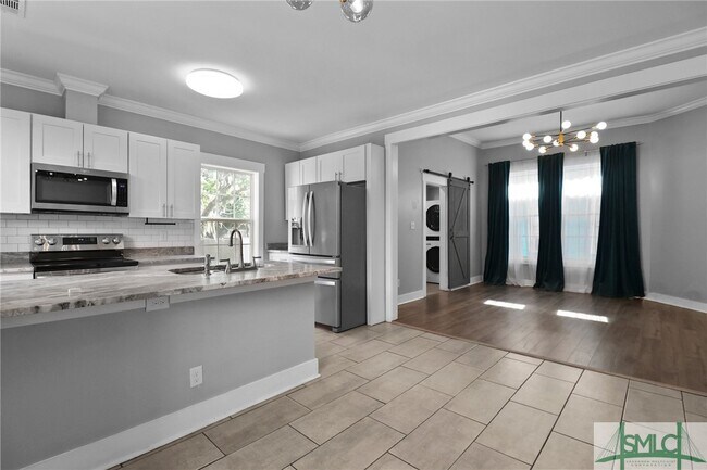 Building Photo - 608 W 37th St