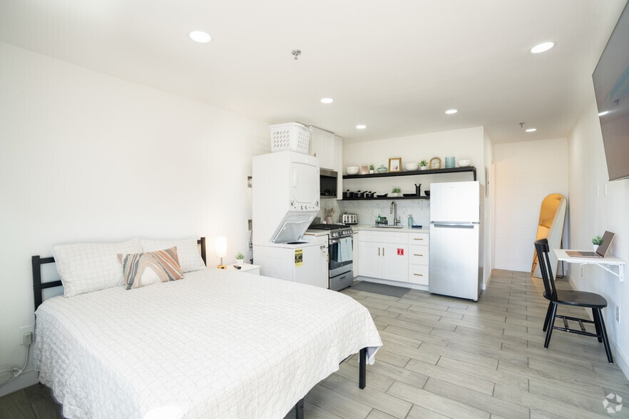 1BR, 1BA - 252SF - Bedroom - McAllen Apartments