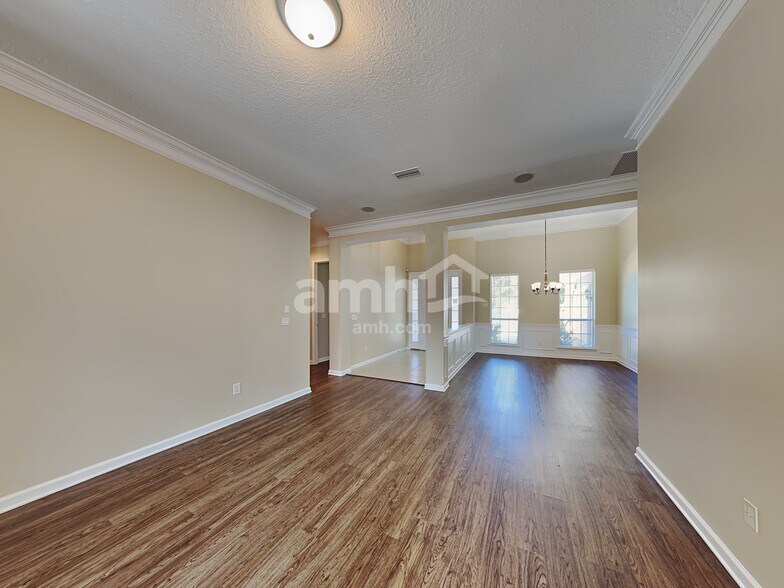 Building Photo - 320 Valverde Ln