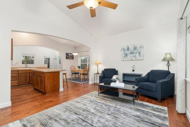 Building Photo - 5014 Brookfield Dr