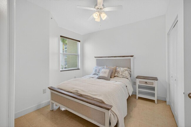 Building Photo - 275 NW Flagler Ave