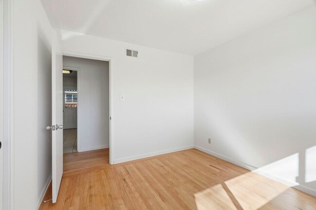 Building Photo - Cherry Chase Home