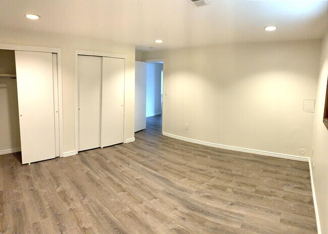 Building Photo - 1844 Mt Zion Dr