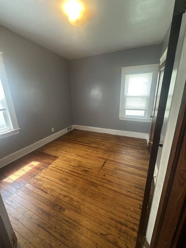 Building Photo - 9611 Larnder Ave