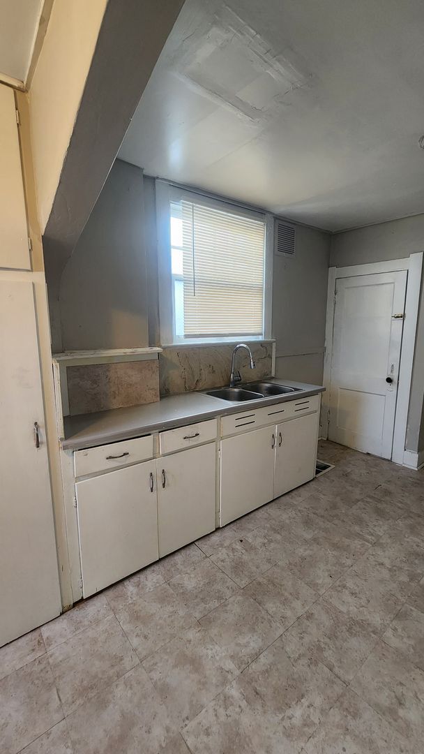 Building Photo - 3 Bed 1 Bath