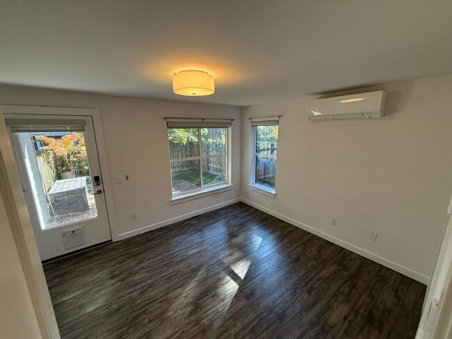 Building Photo - 3bd/3.5ba Townhouse on Capitol Hill