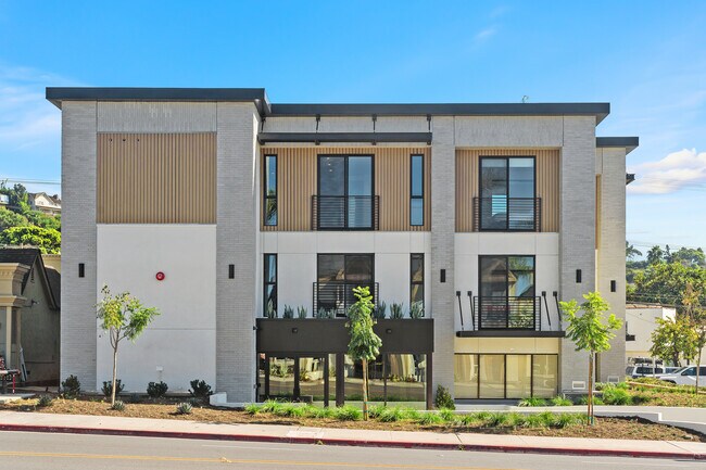 Front Entrance - Sea + Stone La Jolla Village Apartments