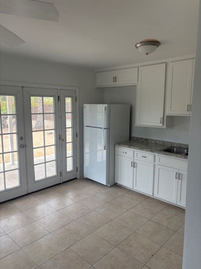 Building Photo - Beautiful Single-Family Home with Modern U...