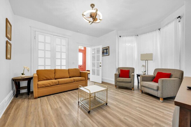 Primary Photo - 3838 Bagley St