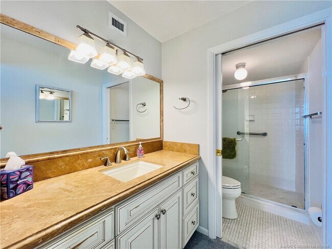 Building Photo - 10680 S Ocean Dr