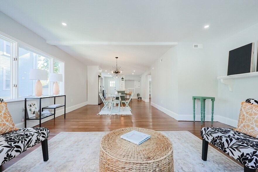 Primary Photo - 111 Sharon St