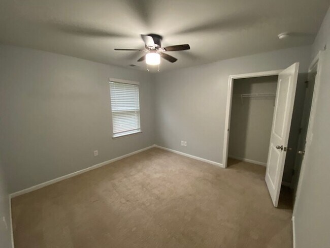 Building Photo - Welcome to a move-in ready haven!!!