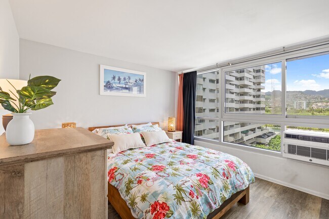 Building Photo - 2421 Tusitala St