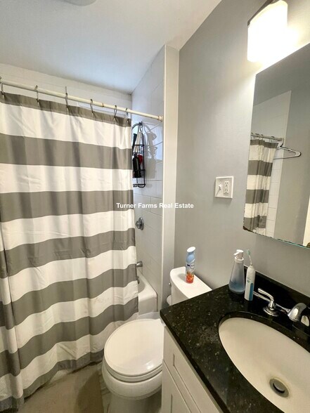 Building Photo - 38 Cherry St