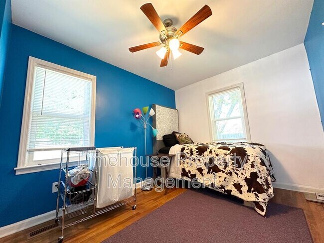 Building Photo - 8803 Tidewater Dr