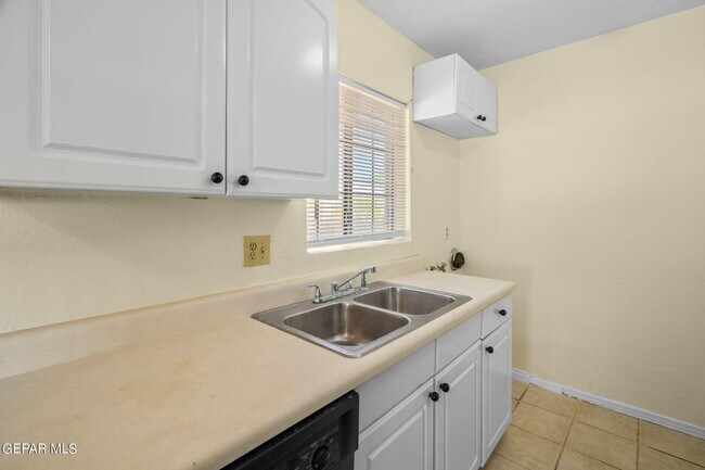 Building Photo - 4913 Sierra Madre Dr