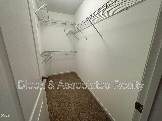 Building Photo - 438 Roanoke Dr
