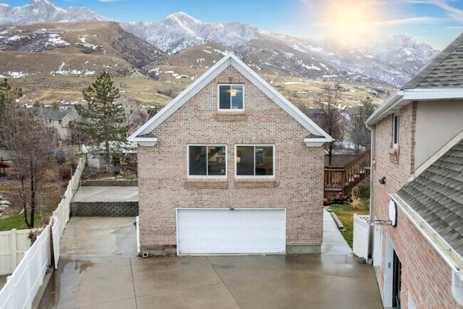 Building Photo - 13043 Mountain Crest Cir