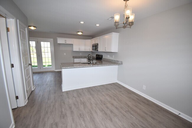 Building Photo - The Stowe Court Dog Friendly Condo for rent!