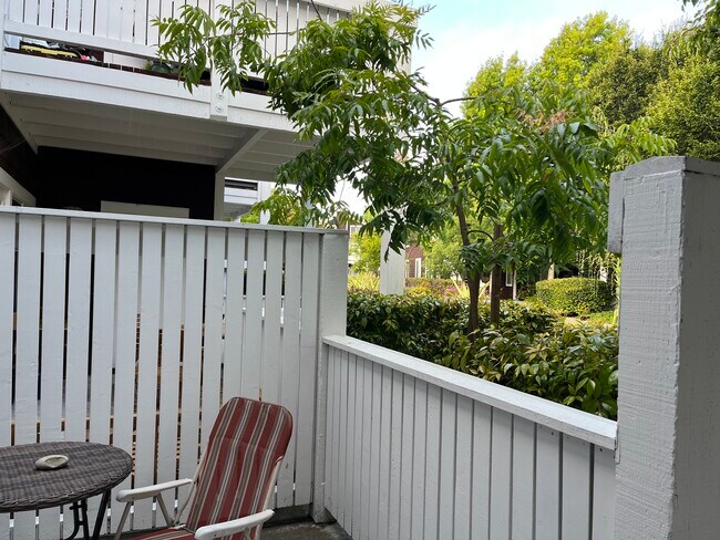 Building Photo - 117 Bayside Ct