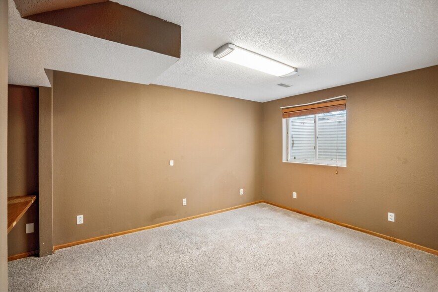 Building Photo - 505 SE Crabapple Dr