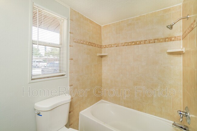 Building Photo - 6646 Lenoir Dr
