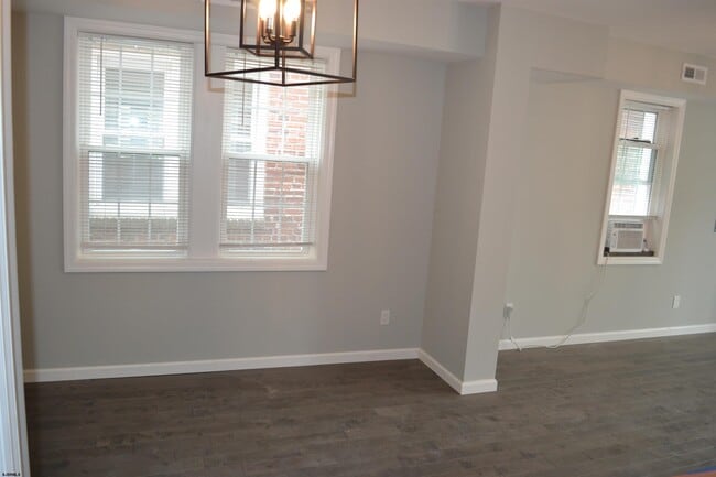 Building Photo - 103 N Harvard Ave