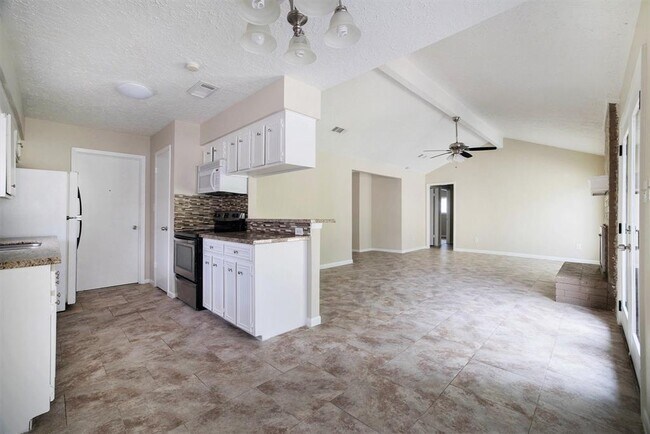 Building Photo - 22914 Grand Rapids Ln