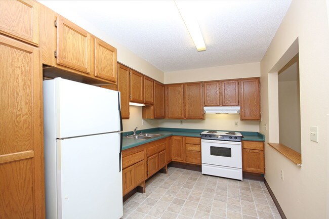 Building Photo - Ridgeway Court IV