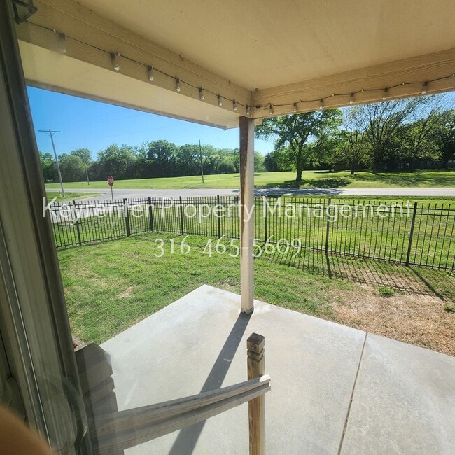 Building Photo - 12804 E Timber Lake Rd