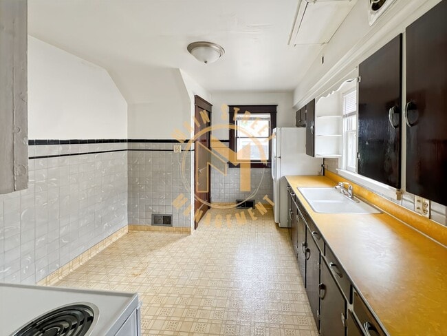 Building Photo - 828 7th St