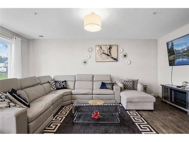 Building Photo - 2117 Cleveland Ln S