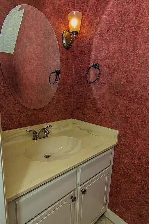 Building Photo - Spacious 3-Bedroom, 2-Bath Condo Available!