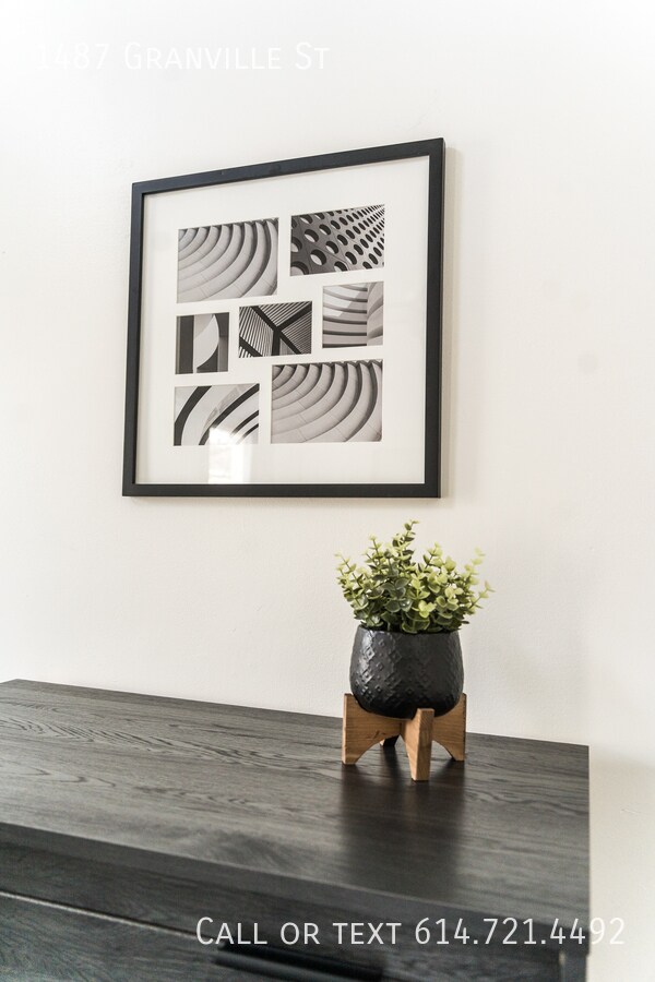 Building Photo - 1487 Granville St