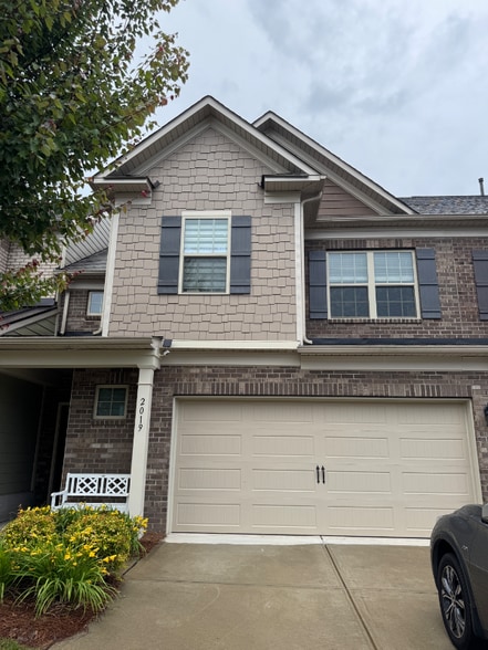 Primary Photo - 2019 Auburn Leaf Ct