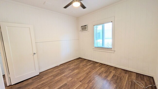 Building Photo - 3609 Leahi Ave