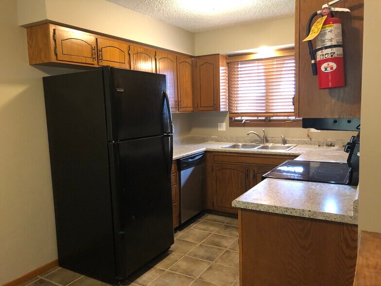 Building Photo - 1843 Hollywood Ct