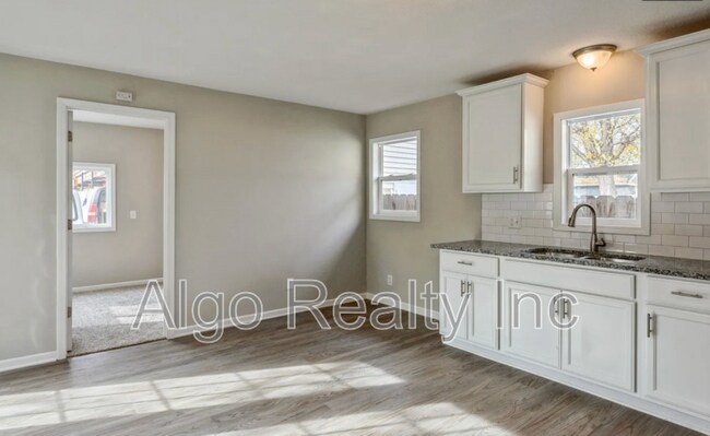 Building Photo - 1209 N Woodbridge St