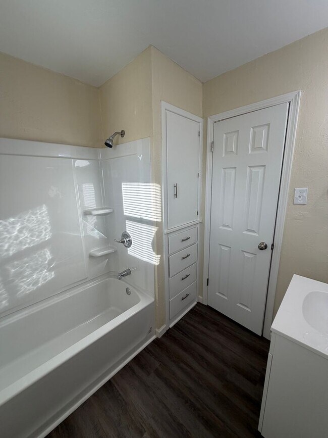 Building Photo - 1400 Rickey Rd