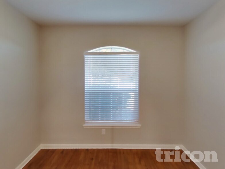 Building Photo - 2031 Cone Flower Dr