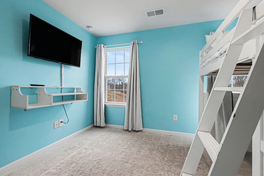 Building Photo - 15216 Lake Ridge Rd